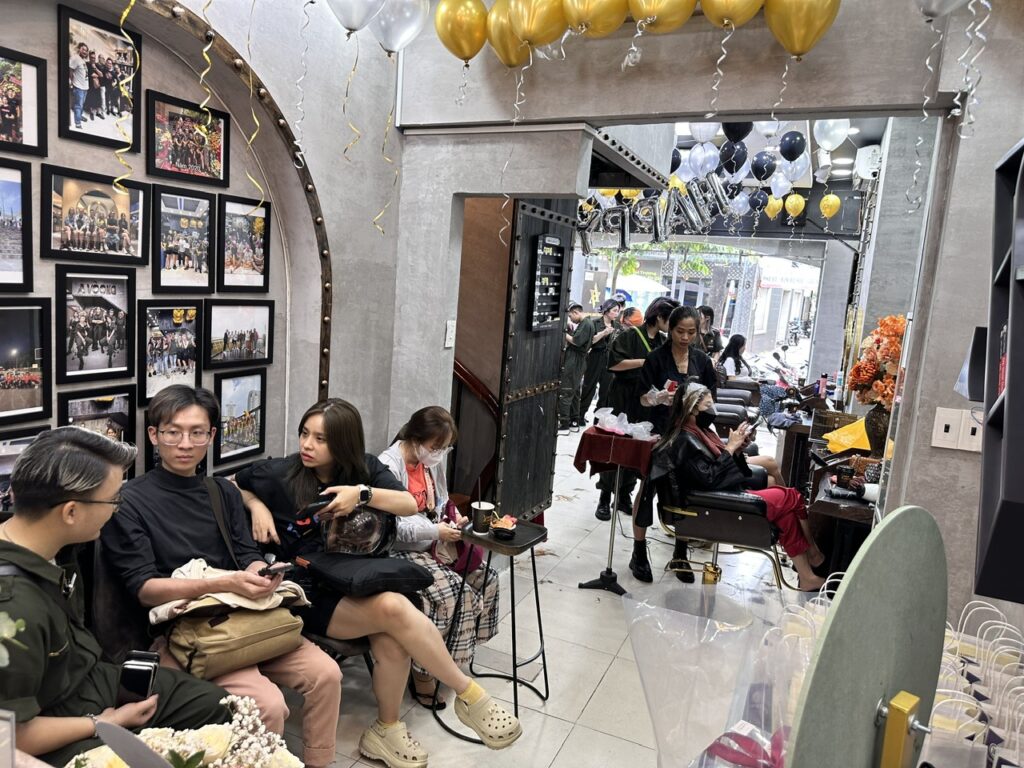 A Voòng hair salon 11 cây keo, hiệp tân, tân phú, HCM