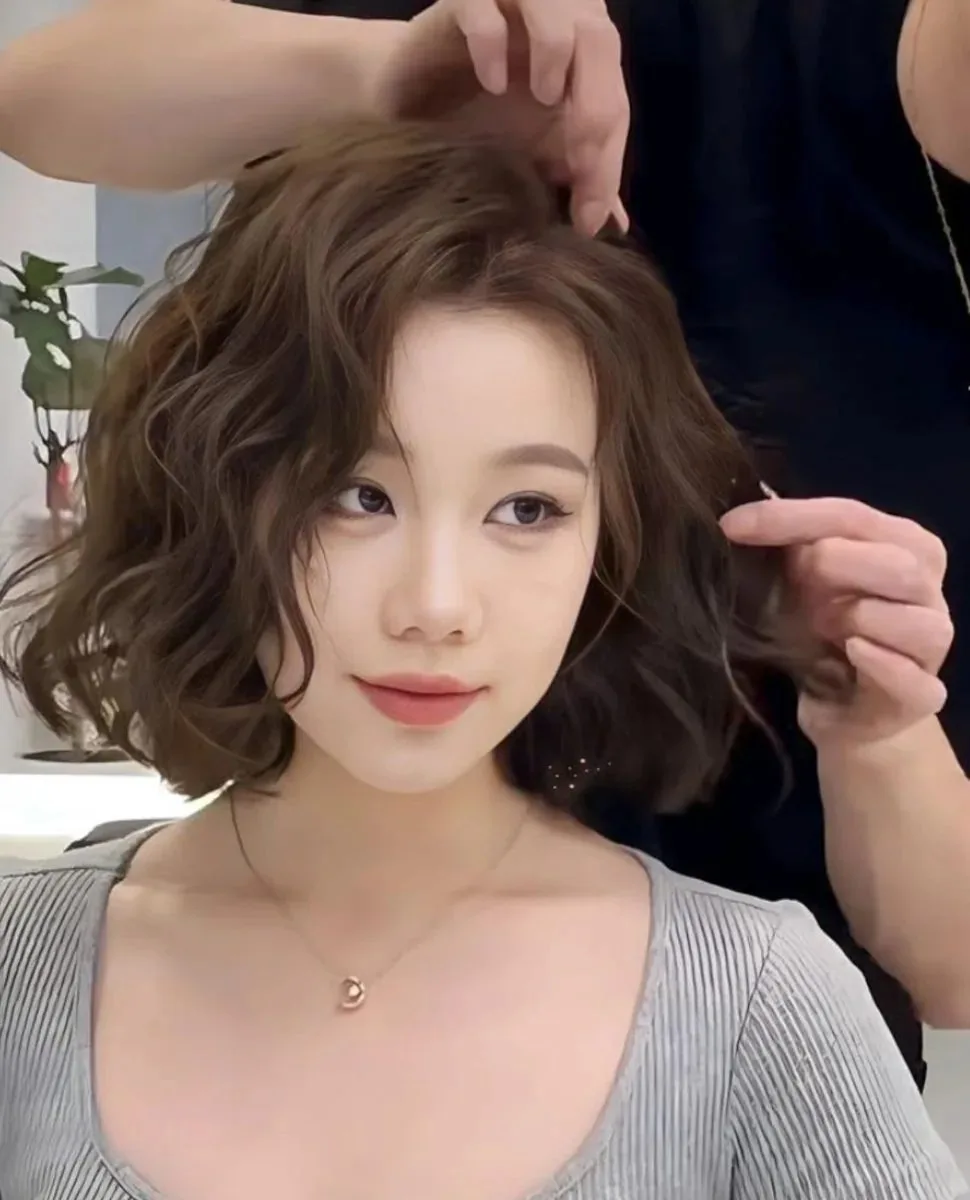 Mẫu tóc ngắn xoăn được MORI Hair Salon giới thiệu