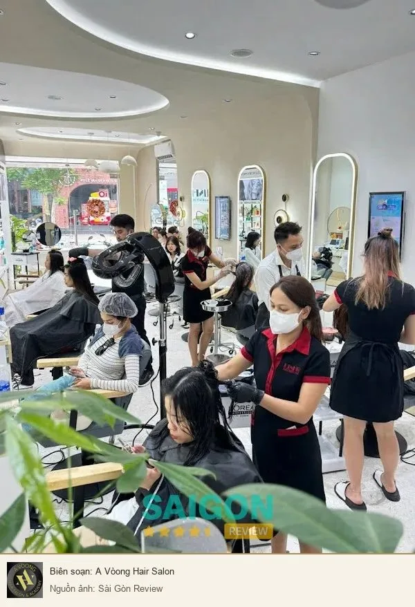 Không gian làm tóc trong mục giới thiệu LinhR Dương Bá Trạc