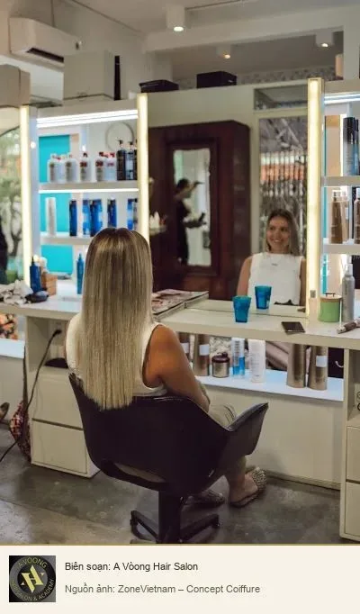 Khách ngồi tại ghế gương trong ảnh giới thiệu Concept Coiffure