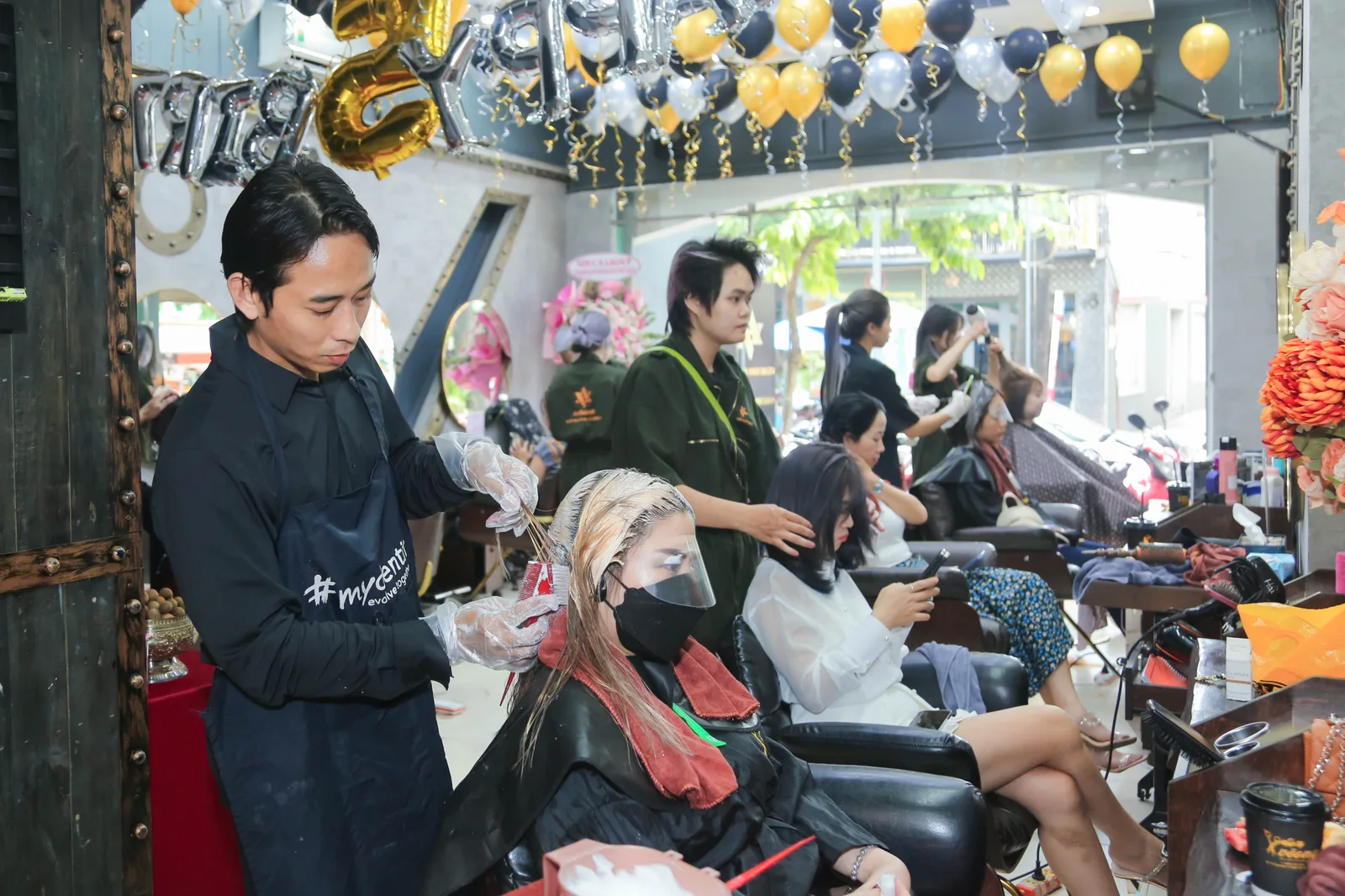 Top 16+ tiệm cắt tóc nữ đẹp ở TPHCM, thợ giỏi - chiều khách