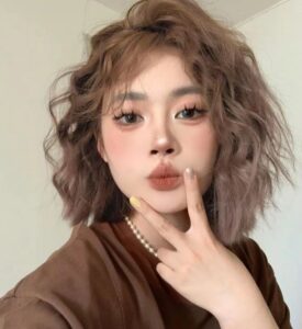 Tóc ngắn uốn xoăn