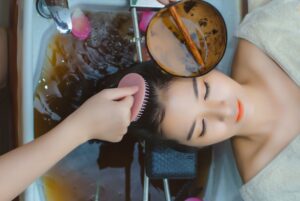 gội đầu sấy tạo kiểu tóc mất bao lâu