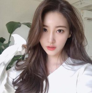 Tóc nhuộm màu nâu tây