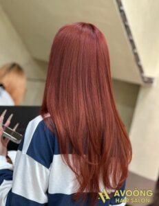 Nhuộm tóc màu nâu đỏ đồng cắt layer nữ tại A Voòng Hair Salon.